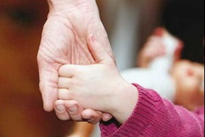 واگذاری «فرزندخواندگی» کودکان اتباع خارجی بیسرپرست/ این کودکان نمیتوانند «شناسنامه» ایرانی بگیرند