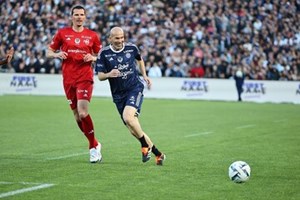 ستارههای فوتبال فرانسه پا به توپ شدند/ نمایش جادویی زیدان