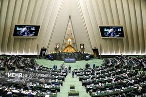 با مصوبه مجلس؛ ساعت کاری «کارمندان دولت» کاهش یافت