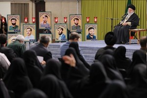 رهبر انقلاب در دیدار دستاندرکاران کنگره ۲۴ هزار شهید پایتخت تاکید کردند: تهران نماد شجاعت، دینداری و استقلالطلبی ملّت ایران