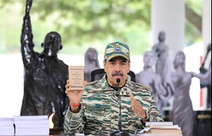مادورو خطاب به ترامپ: تلاش برای تغییر نظام در ونزوئلا اشتباه است