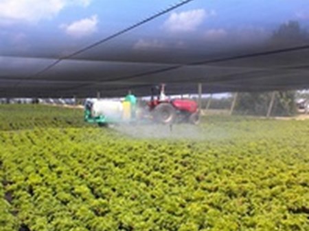 استفاده از سموم دفع آفات برای انسان مضر است