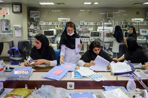 وزیر بهداشت خبر داد؛ مصوبه فوقالعاده خاص کارکنان نظام سلامت از امسال اعمال میشود