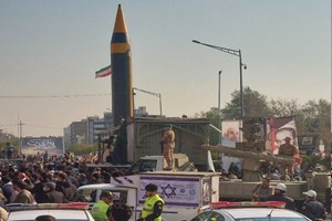 در رزمایش الی بیتالمقدس تهران صورت گرفت؛ نمایش عمومی موشک بالستیک خرمشهر برای اولین بار