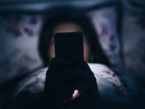 چگونه عادت استفاده از تلفنهمراه قبل از خواب را کنار بگذاریم؟