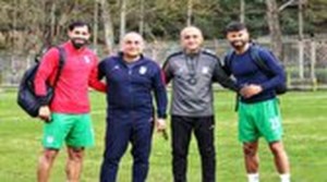 ستارههای تیم ملی کنار سرمربی تیم نوجوانان