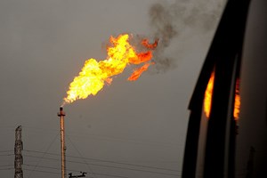 برای نخستین بار در غرب کارون؛ ۹۸ درصد گازهای همراه نفت در طرح توسعه میدان نفتی یادآوران جمعآوری شد