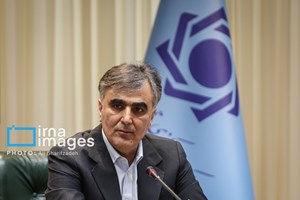 فرزین: بازار سلف ارزی به زودی راه اندازی میشود