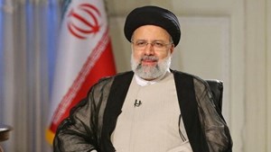 رئیسی در قم: اساس و مبنای تحول را سند گام دوم انقلاب قرار دادیم/ حتما تورم کاهشی میشود