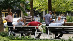 دستگاههای اجرایی به ارائه خدمات رفاهی به بازنشستگان همسطح با شاغلان موظف شدند