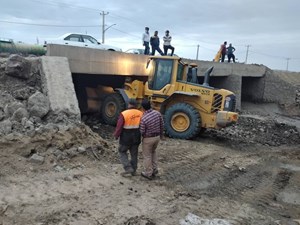 معاون اداره کل راهداری و حمل و نقل جادهای خوزستان: پلها و ابنیههای فنی محورهای منتهی به مرزهای خوزستان ایمن سازی میشوند