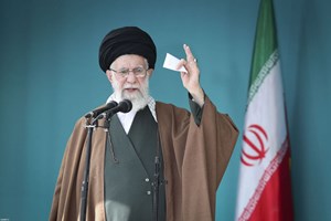 رهبر معظم انقلاب در خطبههای نماز عید سعید فطر: رژیم صهیونیستی در ماجرای حمله به کنسولگری باید تنبیه شود و تنبیه خواهد شد