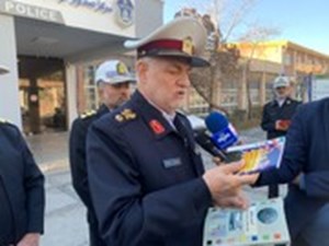 سردار هادیانفر: گواهینامه رانندگی دو زبانه صادر میشود
