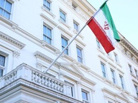 در دیدار با معاون امنیتی وزیر کشور انگلیس مطرح شد؛ سفیر ایران در انگلیس نسبت به عملیات پرچم دروغین برای اخلال در روابط دوجانبه هشدار داد