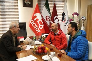با رضایت از عملکرد خمز؛ تراکتور برای حفظ مربی اسپانیایی دست بکار شد/تمدید قرارداد تا ۲۰۲۶