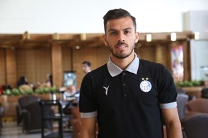 مدافع ملیپوش در استقلال ماندگار شد
