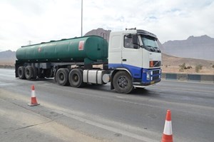 مدیرکل راهداری و حمل و نقل جادهای خوزستان: تردد کامیونهای حامل مواد نفتی در محورهای خوزستان ساماندهی میشود