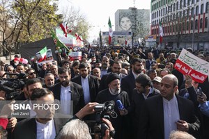 ۴۵ سال با هم برای ایران مقتدر/ رئیسی: ایران بر سیاست نه شرقی و غربی استوار است/در عالم کسی جرات تجاوز به این آب و خاک را ندارد