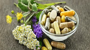 واردات ۵ میلیارد دلار دارو در کشور/ از ظرفیت گیاهان دارویی بهره کافی نبردهایم